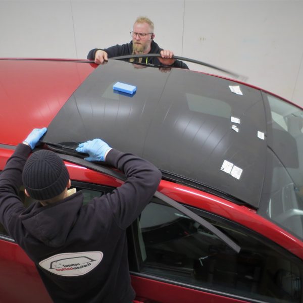 Uuden kattolasin asennus